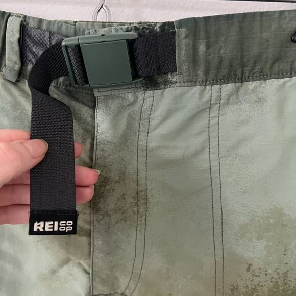 REI Coop Sahara Amphib Shorts in Bio Texture Sea Olive - Picture 5 of 12